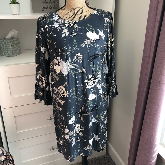 Old Navy Dresses & Skirts - Old Navy Floral & Bird Print Bell Sleeved Dress